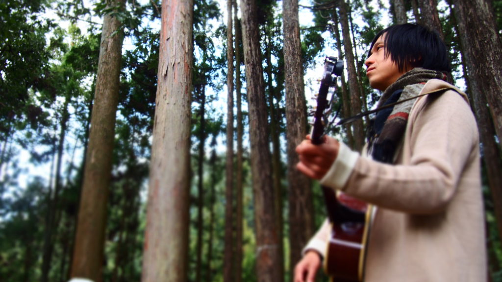 森に歌を聴かせる。