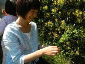 私はこんな風に森と暮らしている vol.1　野草を生けることで、生き方を学ぶ「花寿庵 希望Nozomiさん」