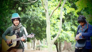 代々木公園の森に寝転ぶ40人！レポート「静かな音楽祭@アースデイ東京」