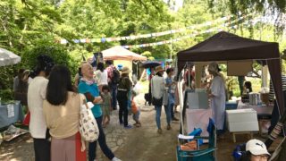 その森にぞくぞく集まる。相生山徳林寺。キャンピングカーで森の旅371日目＠名古屋市