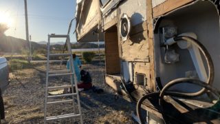 手伝いに来てくれた不登校男子！キャンピングカーを自分で解体して組み立てたい③