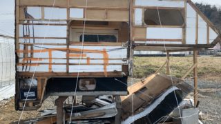 なんてたくさんのゴミが出るんだろう。キャンピングカーを自分で解体して組み立てたい10