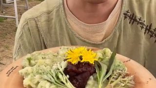 【オンライン】春の香味野草が総決戦！我こそは餅に混ざってヨモギを超える！オンライン野草調理4月は「草餅」